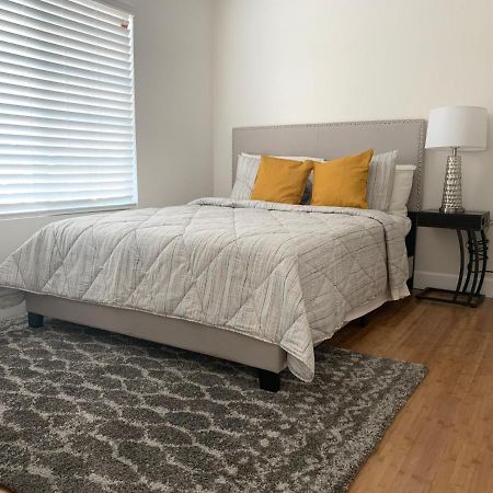 Gated Contemporary 3 Bedroom - 2 Bathroom Home In South La Plus Parking Los Angeles Bagian luar foto