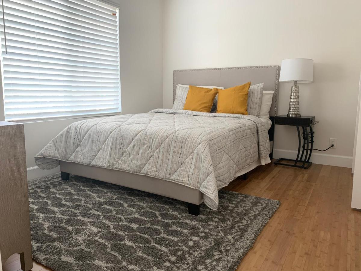 Gated Contemporary 3 Bedroom - 2 Bathroom Home In South La Plus Parking Los Angeles Bagian luar foto