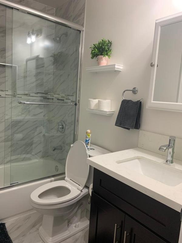 Gated Contemporary 3 Bedroom - 2 Bathroom Home In South La Plus Parking Los Angeles Bagian luar foto