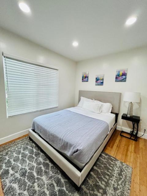 Gated Contemporary 3 Bedroom - 2 Bathroom Home In South La Plus Parking Los Angeles Bagian luar foto